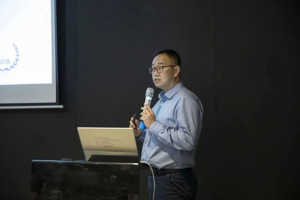 珠海市藤栢醫藥有限公司商務總監成佳興